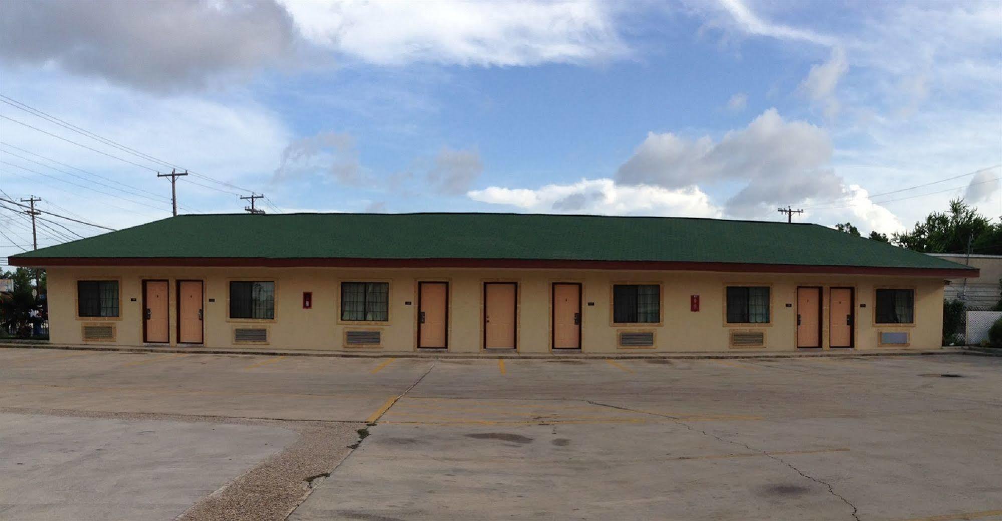 Pinn Road Inn And Suites Lackland Afb And Seaworld San Antonio Exterior foto